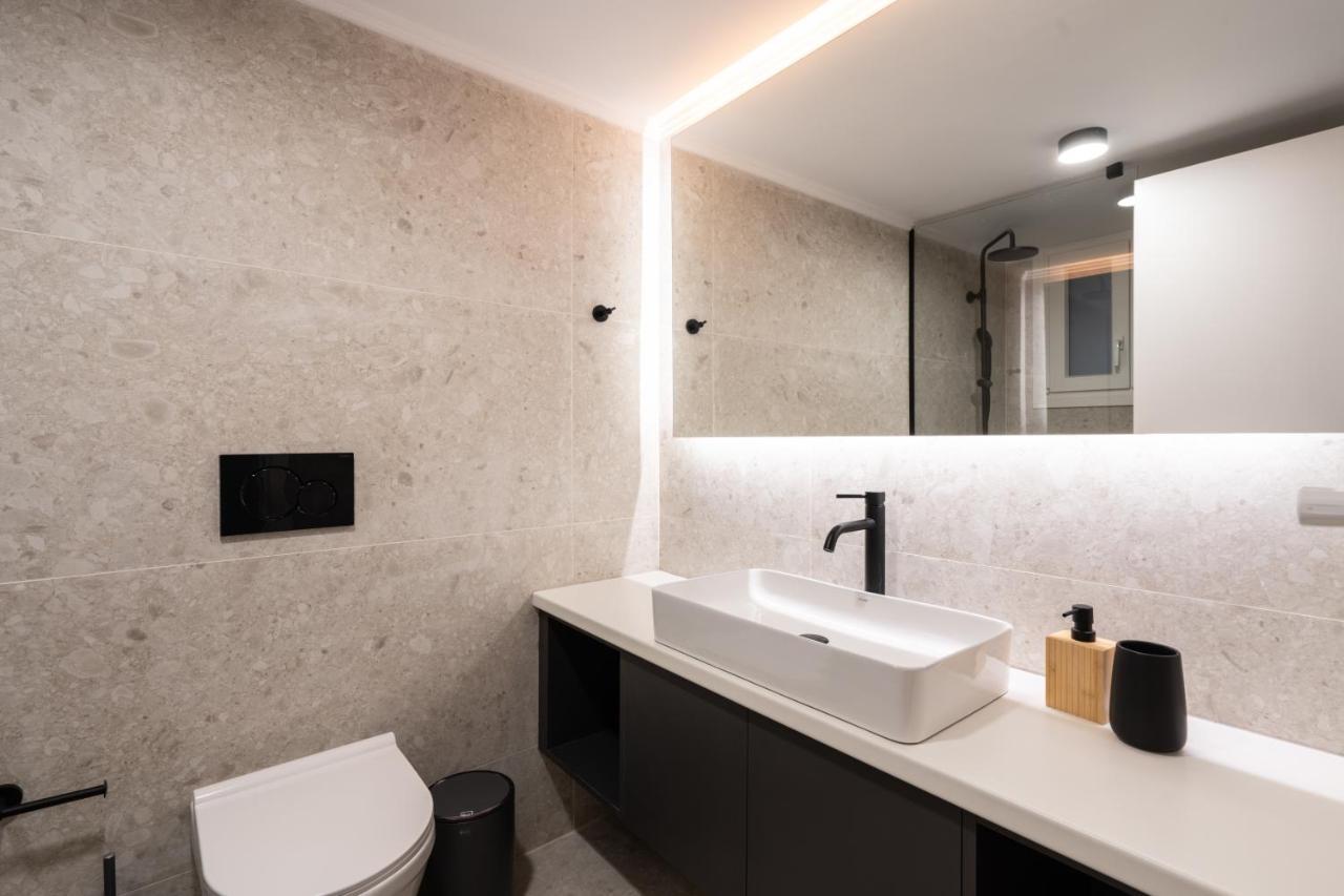 Unique 2 Bedrooms Apartment, Steps To Plaka And City Center 雅典 外观 照片