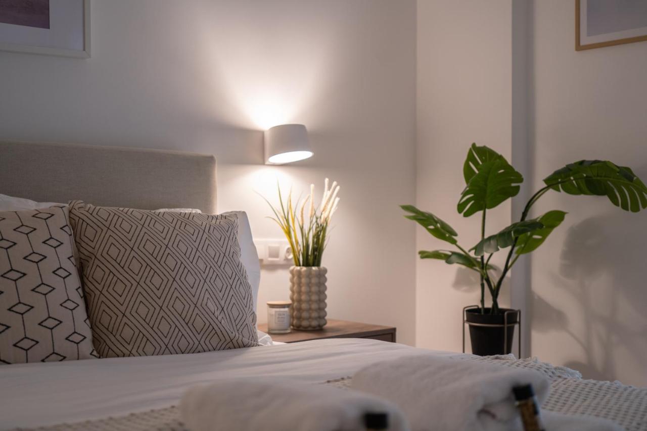 Unique 2 Bedrooms Apartment, Steps To Plaka And City Center 雅典 外观 照片