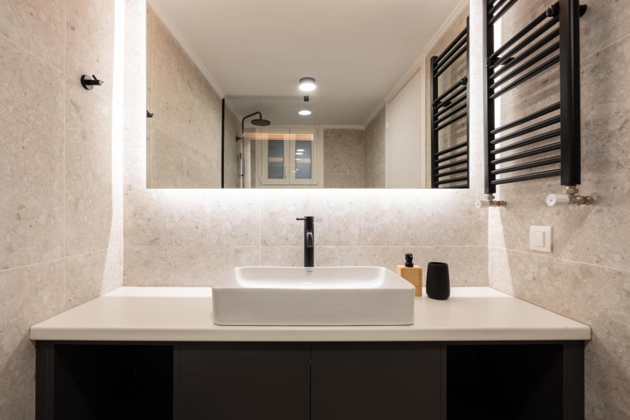 Unique 2 Bedrooms Apartment, Steps To Plaka And City Center 雅典 外观 照片